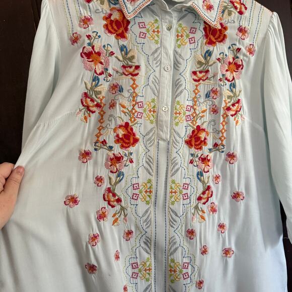 PAPARAZZI | Light Blue Floral Embroidered Popover Blouse | Medium - Picture 3 of 10
